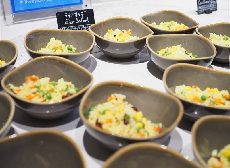 軽食からスイーツまで並ぶ
楽しいカクテルタイム / 4