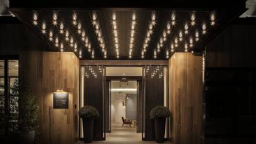 施設の入り口 / 19