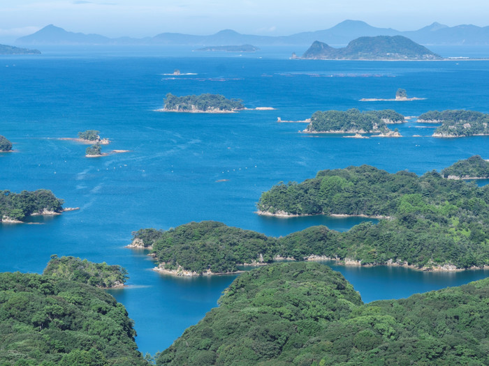 遠くに見えるのは長崎の五島列島