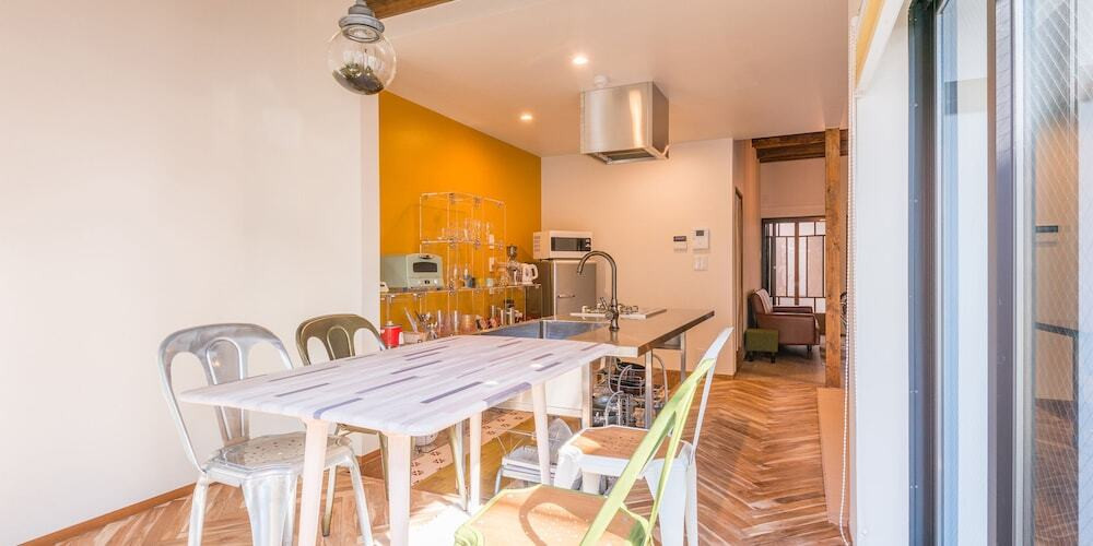 客室内のダイニングエリア