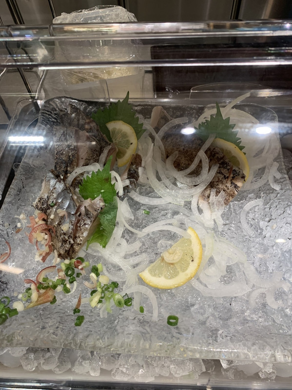 モーニングビュッフェでお刺身！