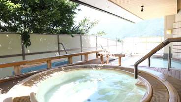 屋外スパ浴槽 / 1