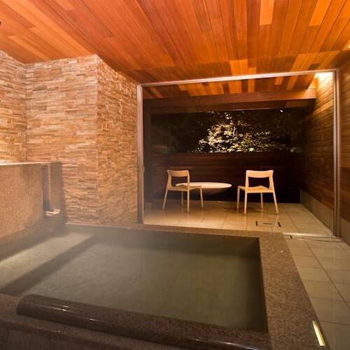 箱根の湯を満喫
露天風呂で心解ける
 / 2