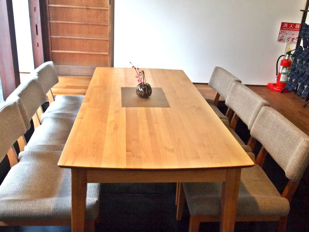 客室内のダイニングエリア