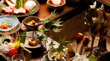 囲炉裏端で食べる夕食 / 1