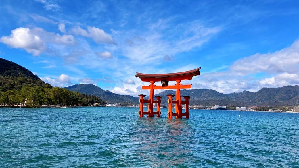 厳島神社の鳥居 / 1