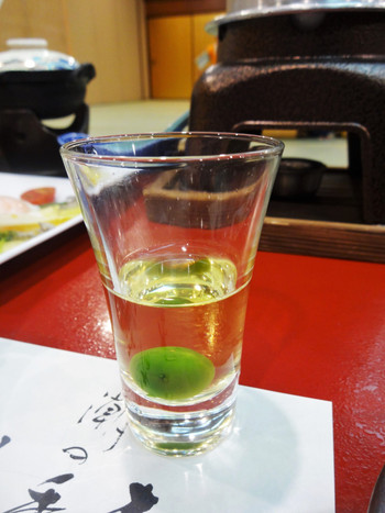 「むさし」 ドリンク 58524019 まずは、みなさんと 食前酒(梅酒)で乾杯です。焼酎に使った梅も美味しいです。