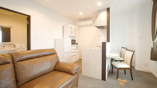 デラックス アパートメント (302)