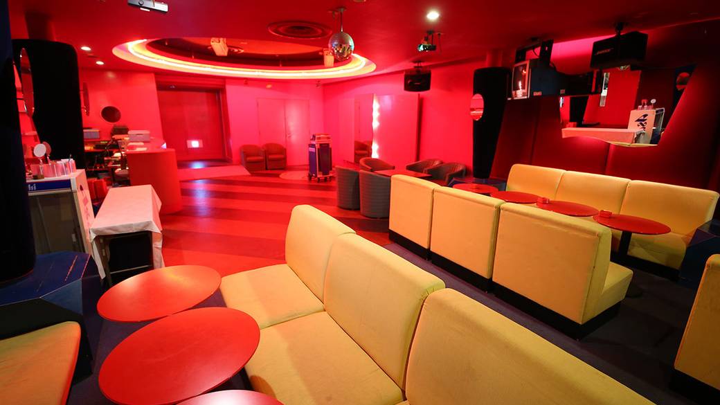 カラオケルーム / 1