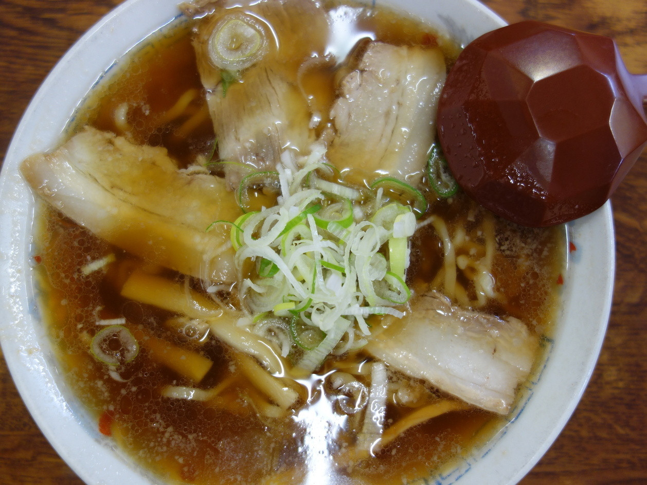 「あべ食堂」料理 33811 中華そば（￥650税込み）豚バラが主張しますがゲンコツの旨味も良い感じ♪