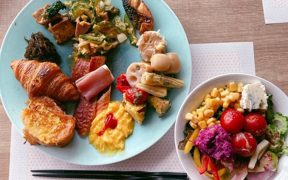 フレッシュな朝食で
朝から元気に / 2