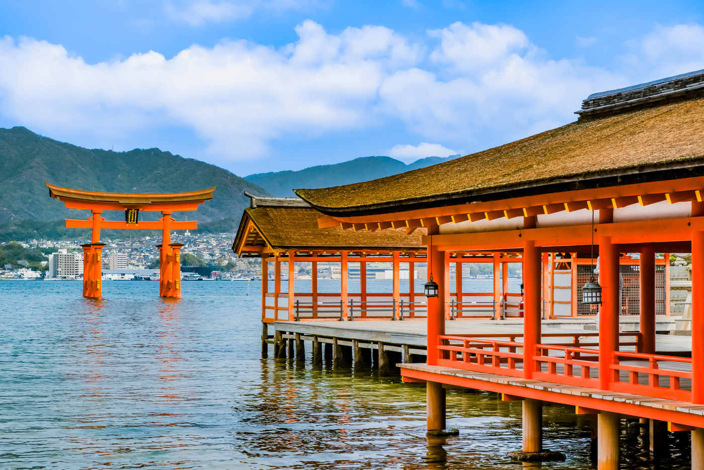 広島 嚴島神社　左楽房と大鳥居