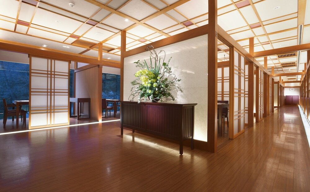 ダイニング「白石」