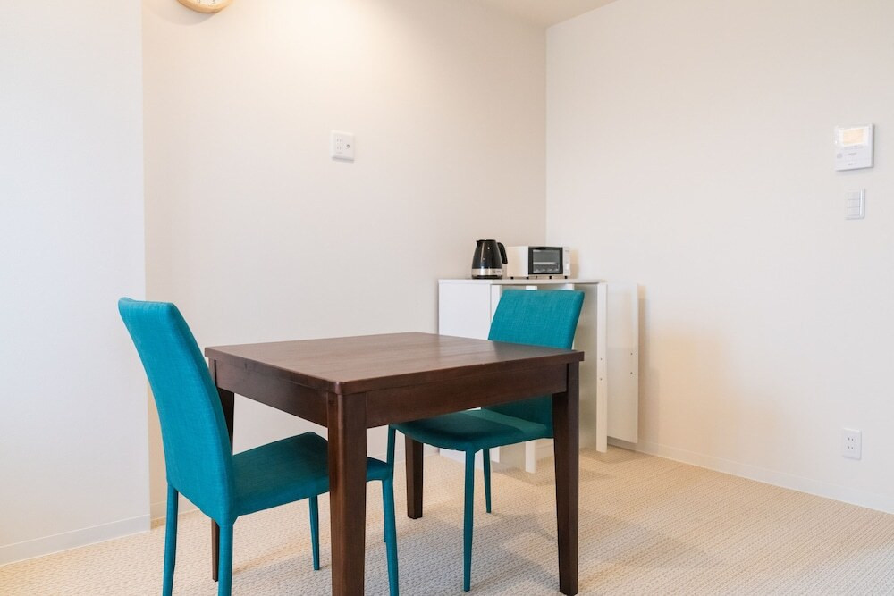 客室内のダイニングエリア