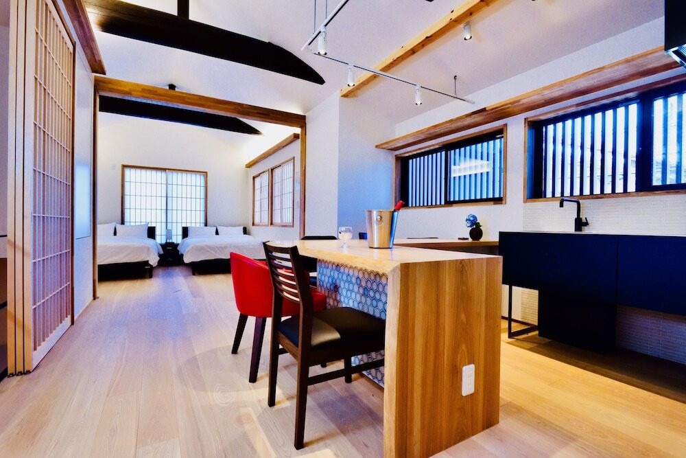 客室内のダイニングエリア