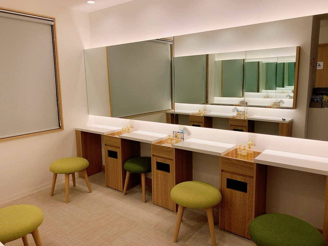 化粧スペース。 朝は混雑してた