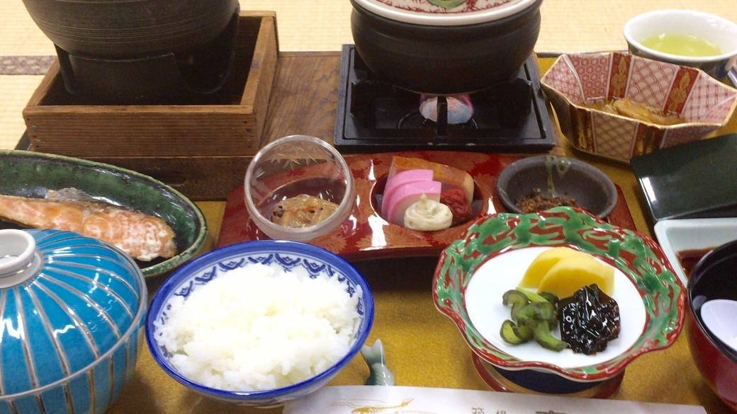 厳選食材を使った
和食膳で笑顔に / 1