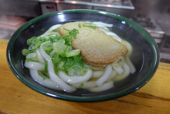 「連絡船うどん」料理 698201 ジャコ天うどん(470円)