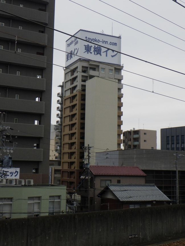 JR尾張一宮駅ホームからよく見えます。