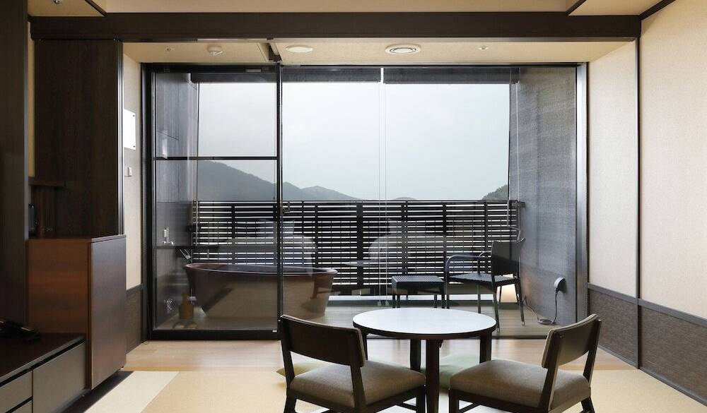 全室露天風呂付き
趣深い客室でリラックス / 2