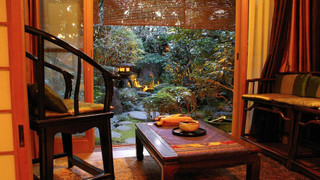 ラグジュアリー ルーム ベッド (複数台) 専用バスルーム ガーデンビュー (10+4 Tatami Mats)