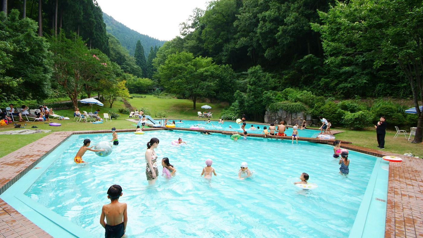 森林に囲まれたキッズプールでリフレッシュ！温泉も楽しめるお宿3416838