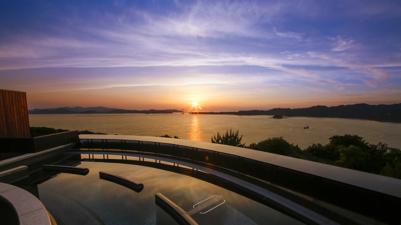 美しい曲線フォルムのプールで、ラグジュアリーなひとときを♡3465614