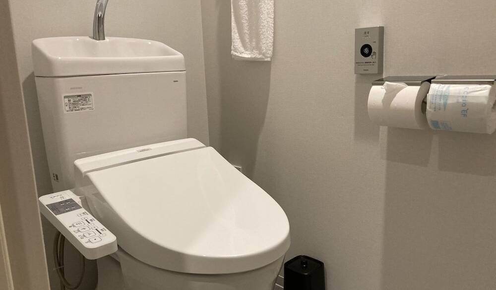 客室トイレ一例 / 3