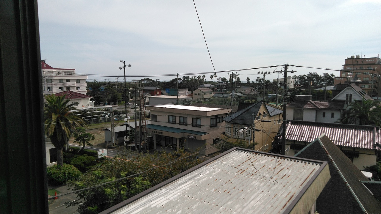 4階からうっすら海が見えました