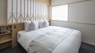 ダブルベッド　スイートルーム　ガーデンビュー　キチネット付き