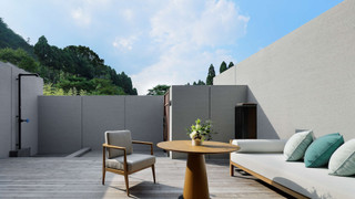 プールサイドテラスルームキング