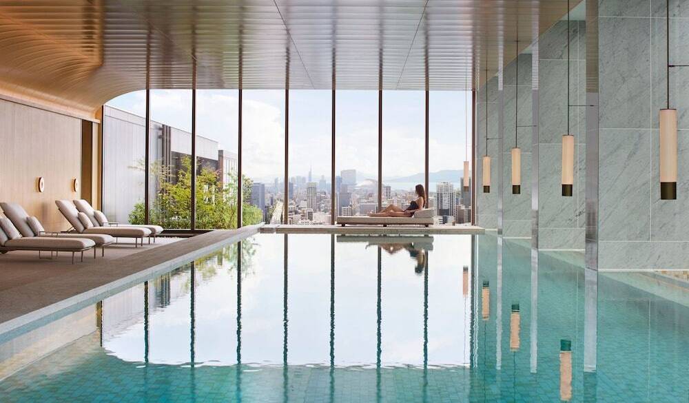 最上階のプール / 1