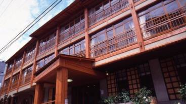 施設の入り口 / 12