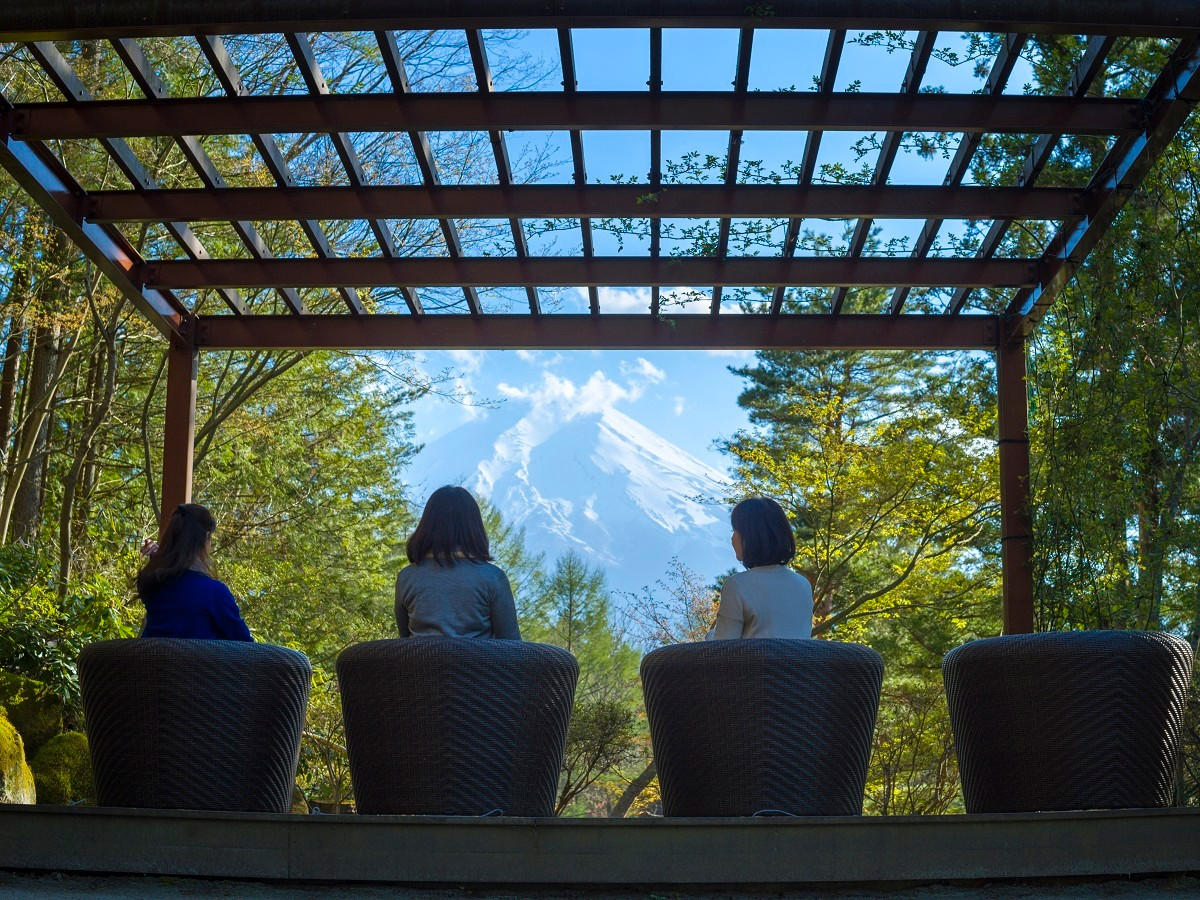 心洗われる絶景スポットのテラスへ3725580