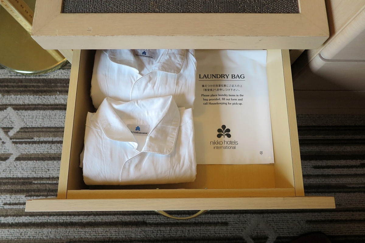 パジャマはセパレート、質感の高さを感じます