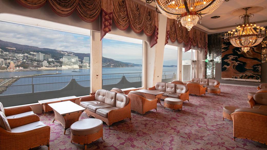 海のみえるラウンジで
チェックイン / 1