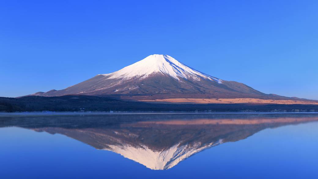 山梨県の東南部に位置する山中湖 / 2