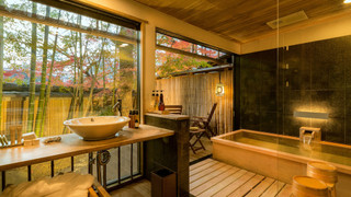 トラディショナル スイート 専用バスルーム 1 階