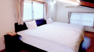 1号店のエクストラタイプ (ダブルベッド2台/3名以降はお布団配置)