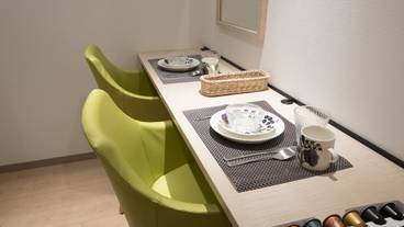 客室内のダイニングエリア / 22