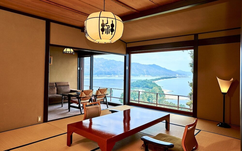 天橋立を望む高台の宿で贅沢に3978070