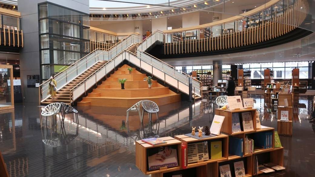 都城市立図書館 / 1