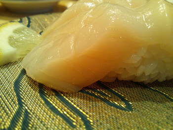 「回転寿司函館まるかつ水産 本店」料理 1001919 みて～この厚さ～
