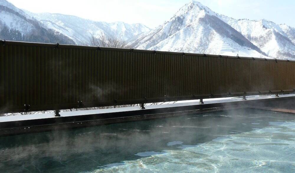 冬は雪景色の秋桜の湯 / 3