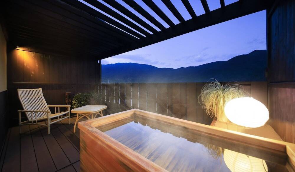 貸切露天風呂で
朝の贅沢な温泉タイム / 1