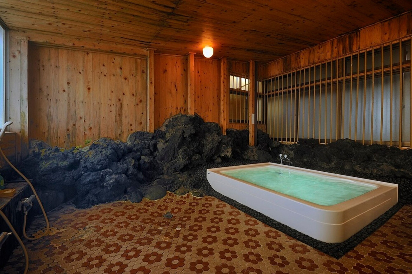 江の島の入り口に佇む、歴史の深みを感じる料理旅館3653179