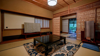 【貴賓室｜S】源泉内湯◆踏込＋庭園付10畳＋8畳＋広縁（74平米以上）