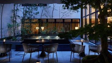 光の庭(ホテル中庭) / 1