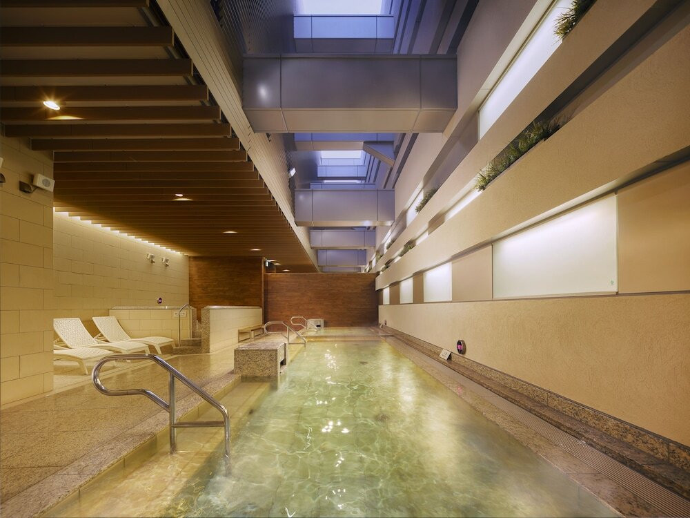 パン好きにはたまらない焼き立てパン食べ放題の朝食3995942