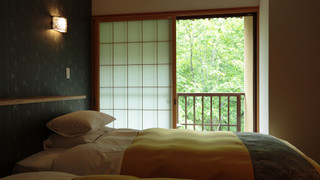 ベッドのあるお部屋 (セミダブルのツインルーム+10畳和室) (和洋室) <禁煙>